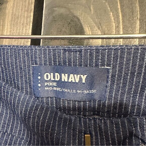 Old Navy Pixie Pants - Picture 3 of 8